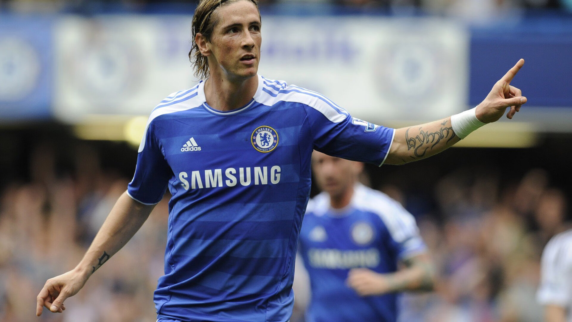 爱游戏体育APP下载-“英超领头羊迎战强敌，冠军争夺战愈发激烈”，英超爆冷夺冠